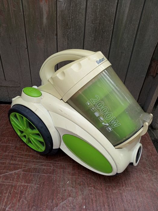 Пилесос зеленого кольору