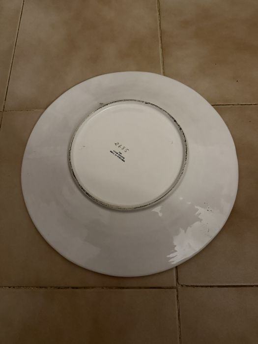 Terrina de sopa com prato e colher