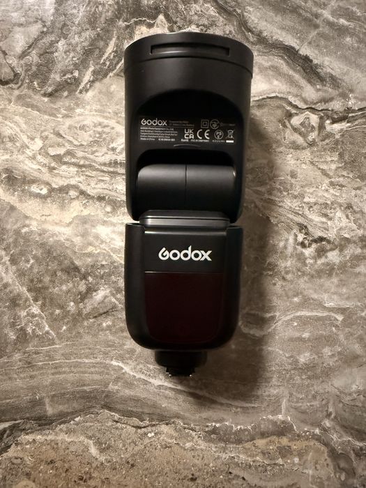 Jak nowa Godox V1 do Sony E