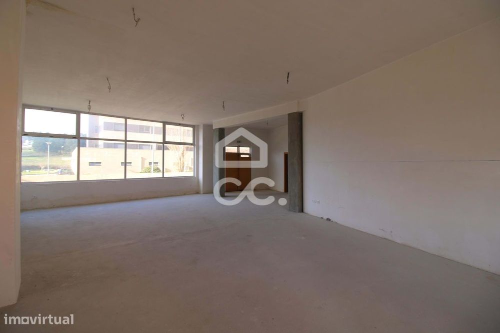 Loja no centro da cidade com garagem privada, com excelente potencial