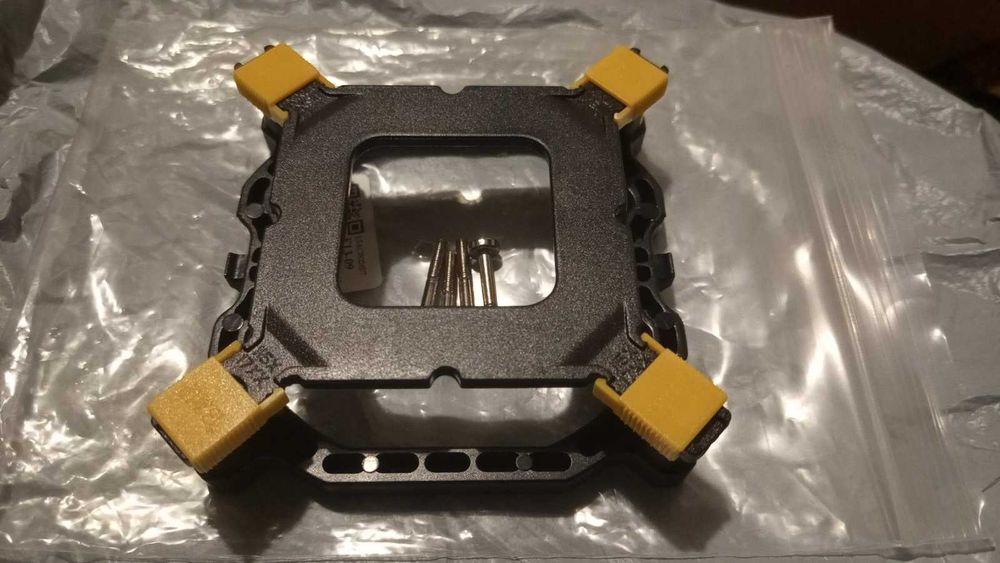 Крепление кулера c бекплейтом для процессора S1200 / S1700 на винтах