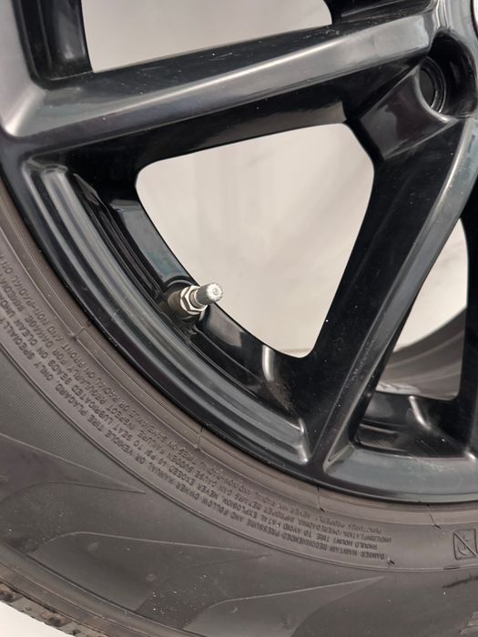 Оригінальні комплект дисків Range Rover R19 з резиною Pirelli 235/65