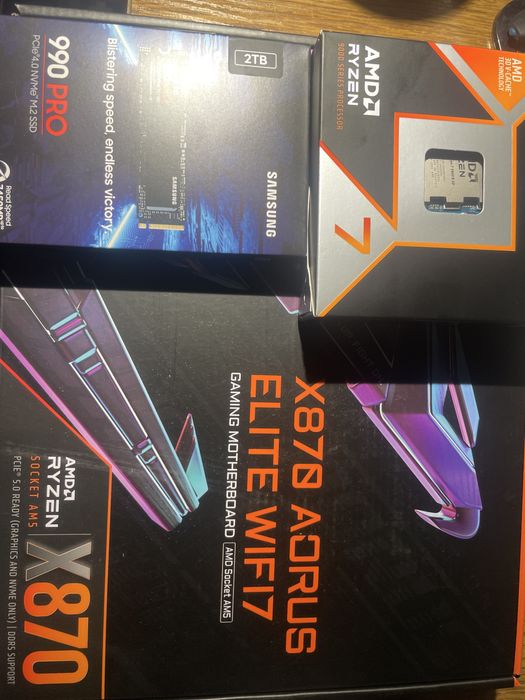X870 Gigabyte Ryzen 7 9800X3D 4070Super 2TB 990 Pro Samsung. 32GB Ddr5