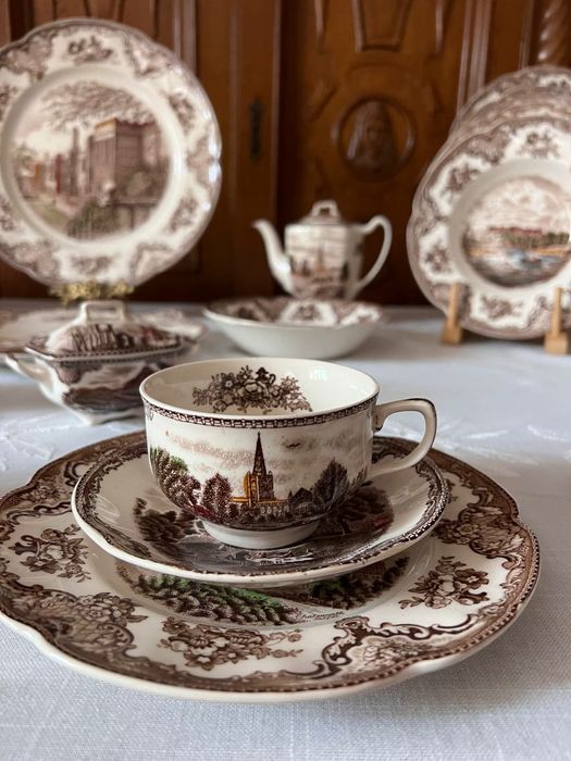 Гарний сервіз Johnson Bros England на 12 персон