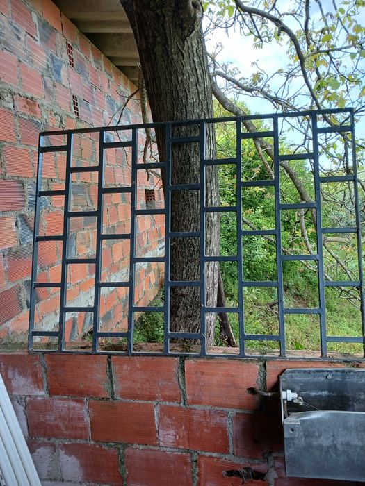 Grade de proteção em ferro muito resistente