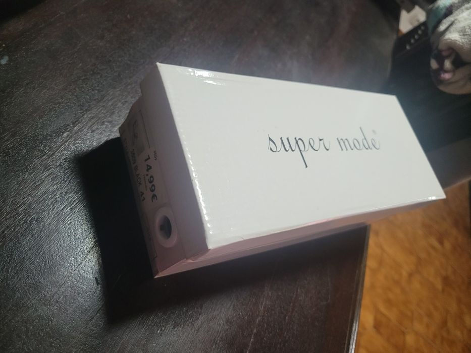 Sapatos pretos de camurça