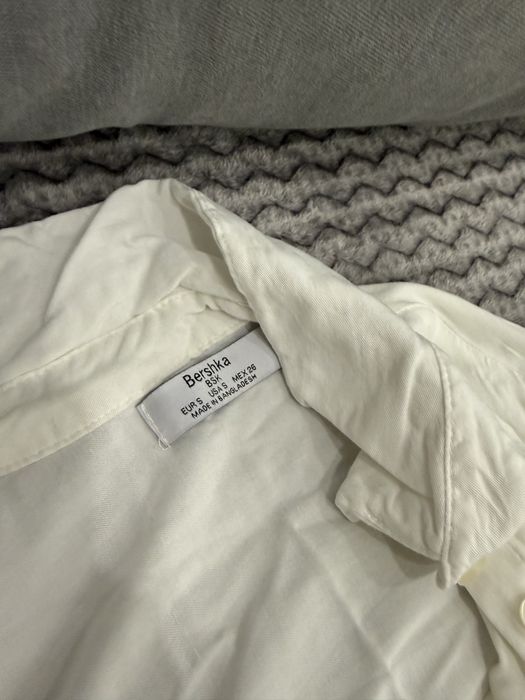 Жіночий одяг XS-S: сорочка Bershka і 2 топи