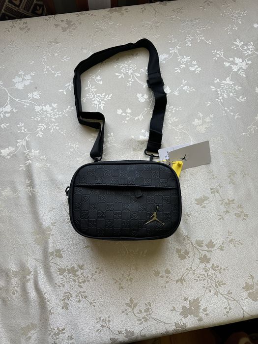 Сумка Air Jordan Monogram Crossbody | Nike, найк, джордан месенджер