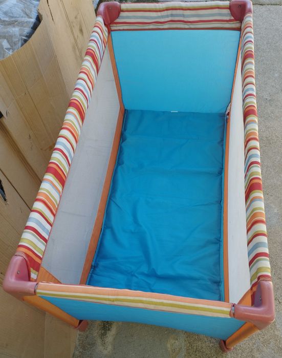 Cama de viagem (ou berço portátil) para bebé