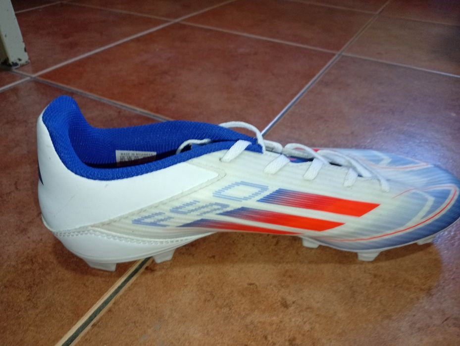 Adidas F50 chuteiras do futebol