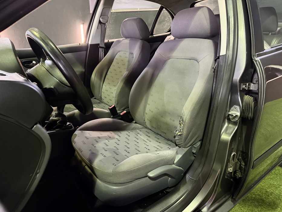 Seat Leon 1.4i                          .