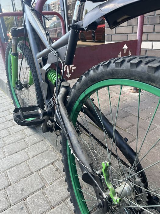 Гірський велосипед МТВ з 26 колесами Пружинна підвіска. Армотизатор.