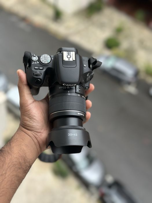 Canon Eos 200D WiFi/touch screen com lente 18-55mm e bolsa