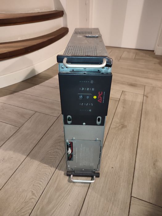 Безперебойник APC Smart-UPC 3000 ВА