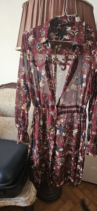 Tunica marca zara estampada em viscose.