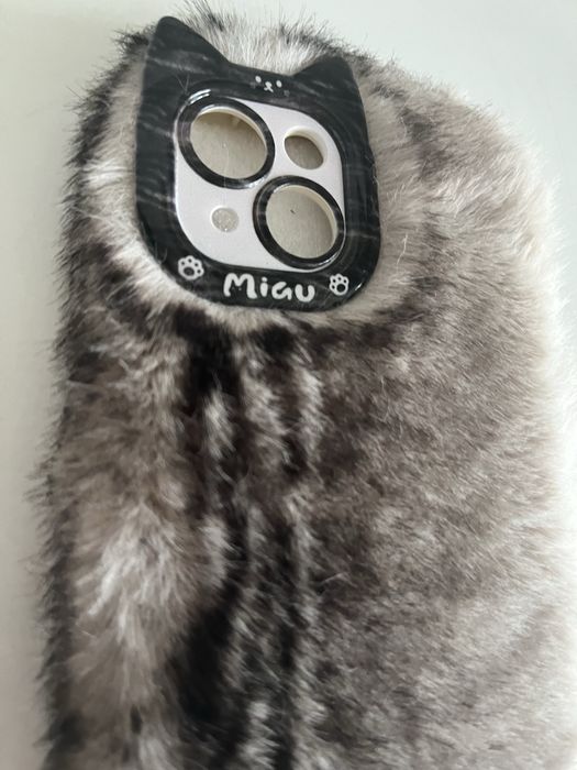 Futrzane etui do iPhone 13