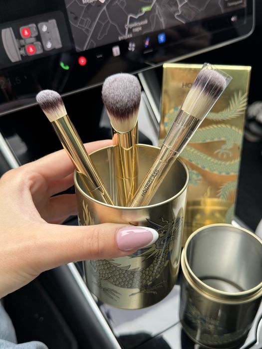 Лімотований набір пензликів Hourglass