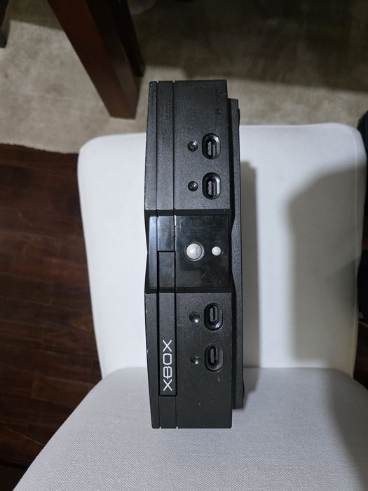 Xbox com luz amarela e verde