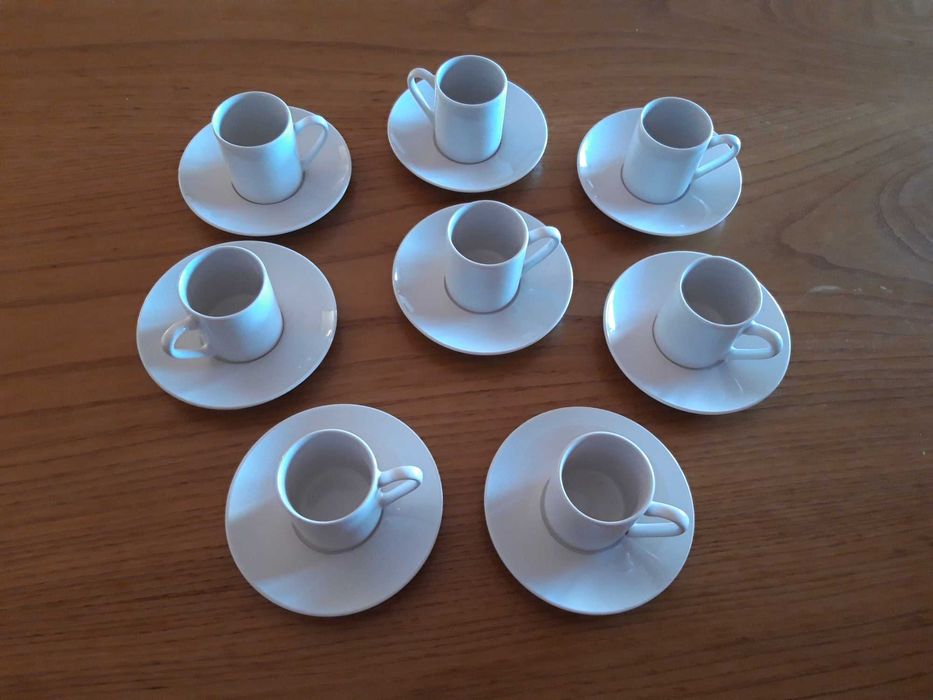 Conjunto de 8 chávenas de café com pires