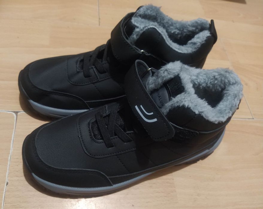 Зимові утеплені черевики.