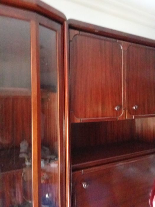 Móvel de sala em cerejeira com 3m com estante porta em vidro e gavetas completamente novo 1300$ um frigorífico com 3meses100$