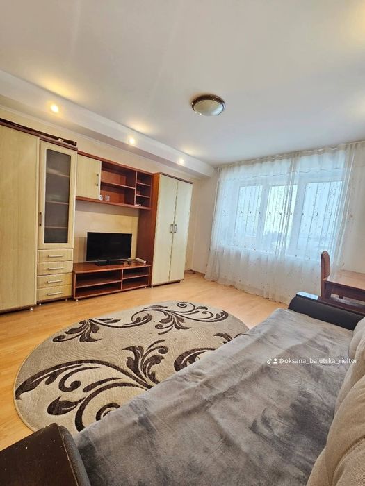 Продам 2-кім квартиру, район 8-9 школи, будинок ОСББ