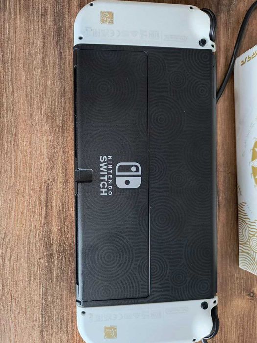 Nintendo Switch OLED (Zelda Limited Edition) + кейс и карта памяти