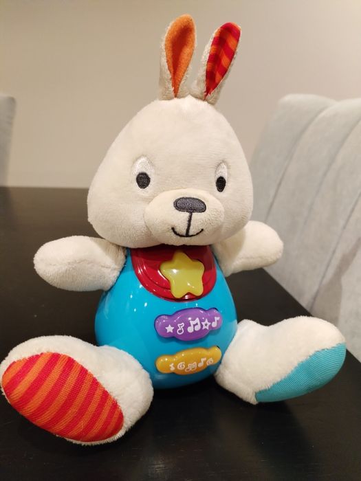 Vários Peluches musicais para bebé