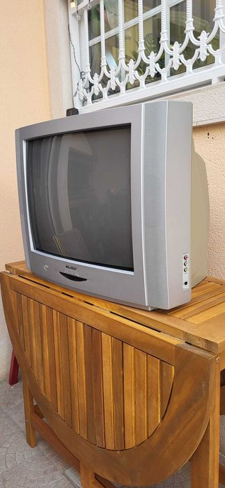 Televisão CRT Welltech 21" a funcionar – Ideal para Retrogaming