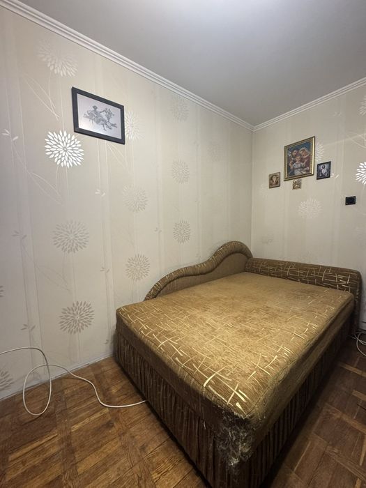 Віддам диван безкоштовно