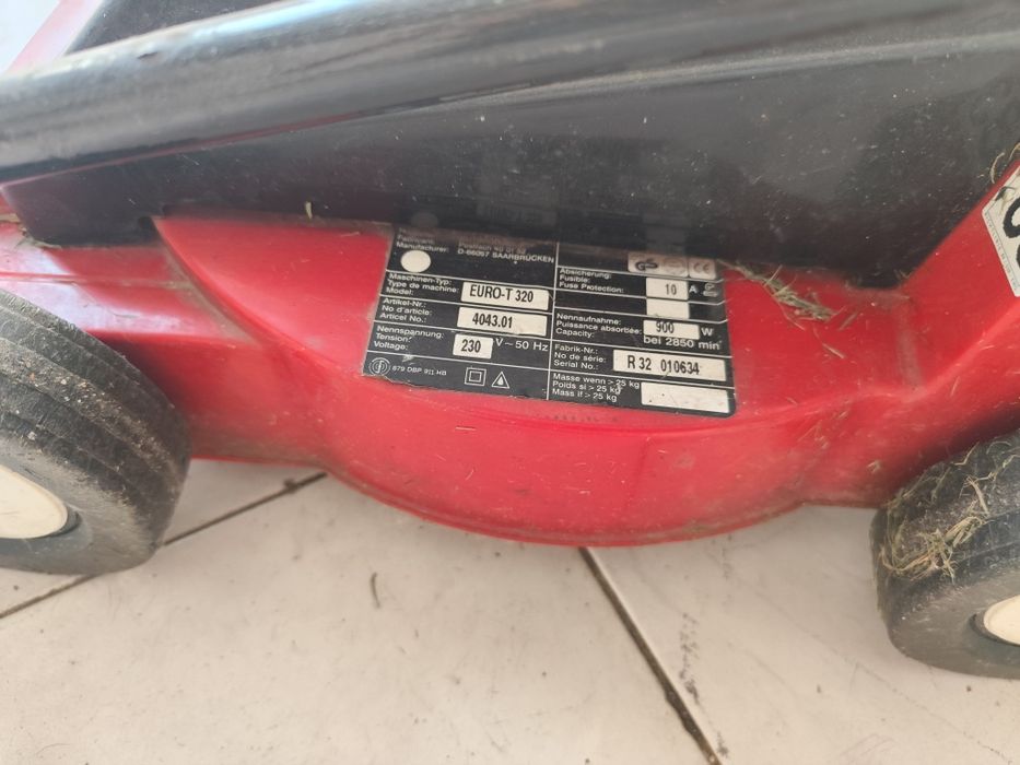 Máquina de cortar relva