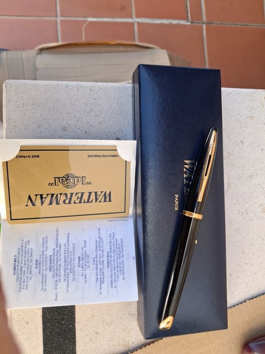 Caneta tinteiro Waterman Carene preta e dourado