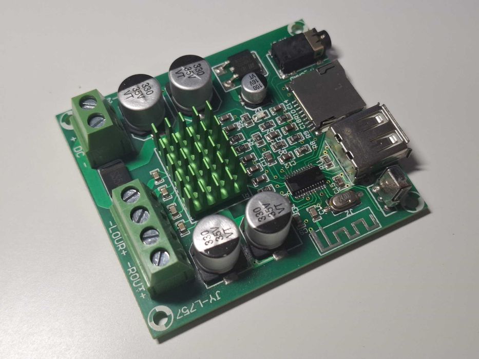 Wzmacniacz stereo JY-L757 2 x 50 W, BT, AUX, TF card, USB, pilot