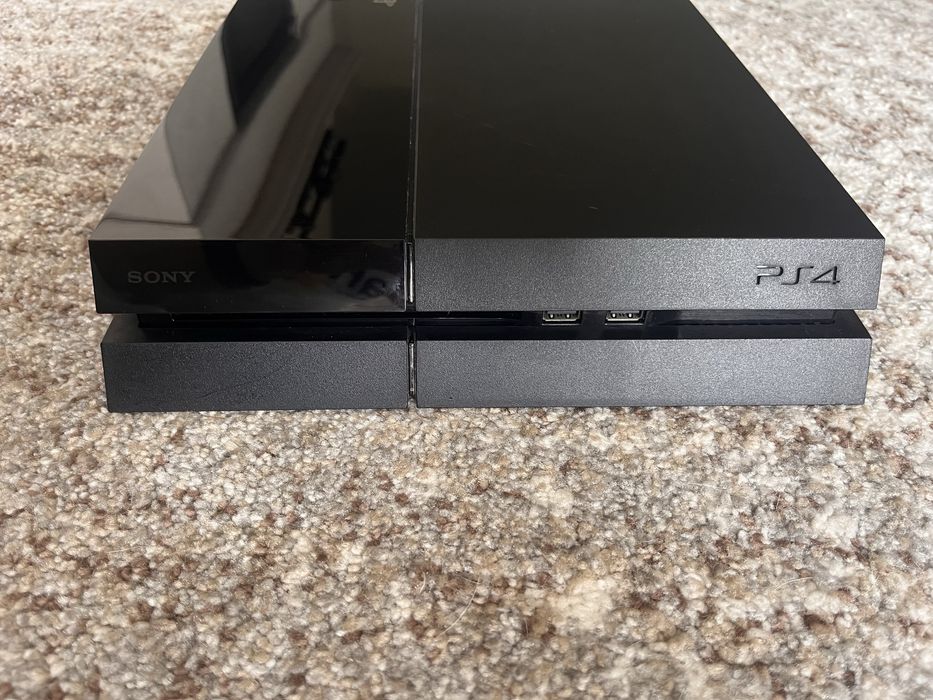 Ps4 com 2 consolas e um jogo de oferta por 5€
