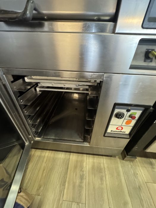 Forno Ramalho em muito bom estado.