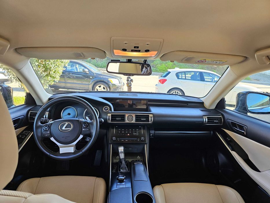 Lexus IS300h Preto