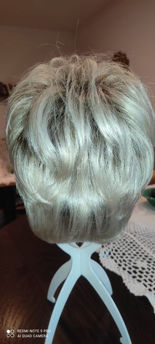 Sprzedam nowe peruki damskie