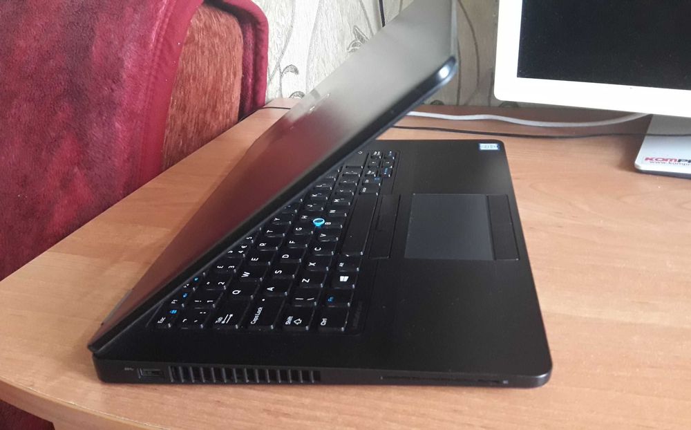 Dell Latitude E5470 / Intel i5-6200U / Ram 4GB / SSD 256GB / Win10