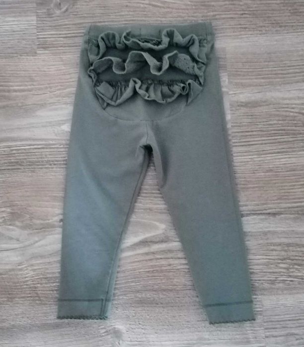 Newbie zielone legginsy z falbankami 86