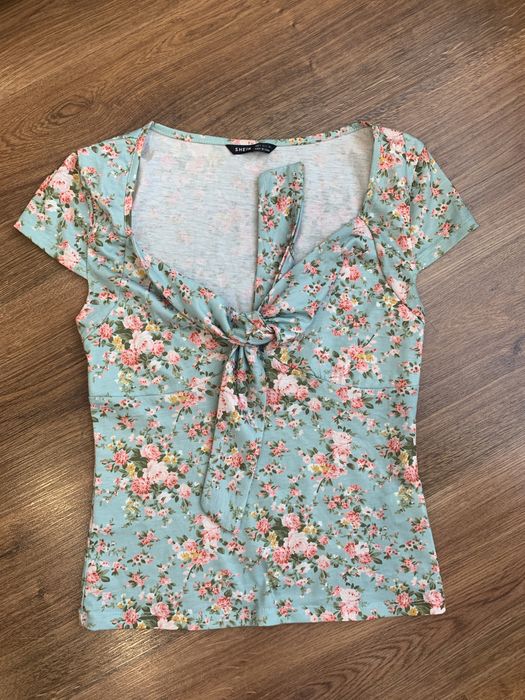 Жіноча майка футболка одяг безкоштовно