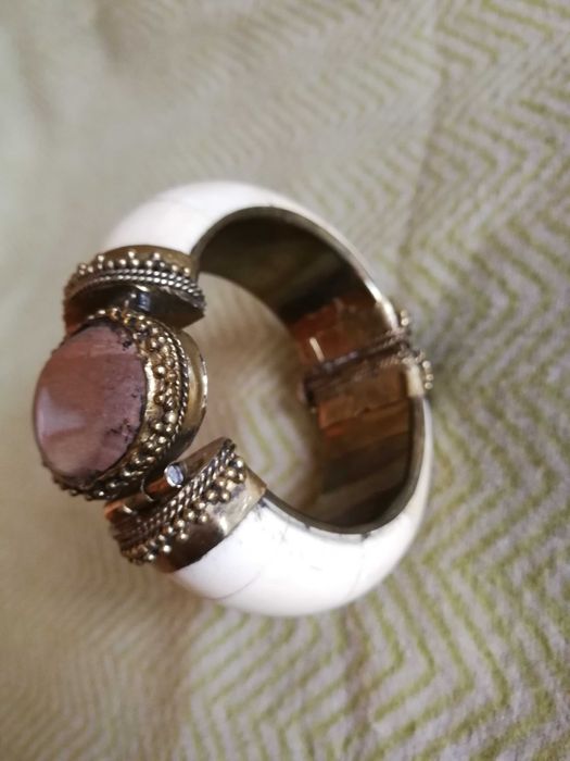Bransoletka z mosiądzu i kości – zjawiskowa boho, vintage, efektowna