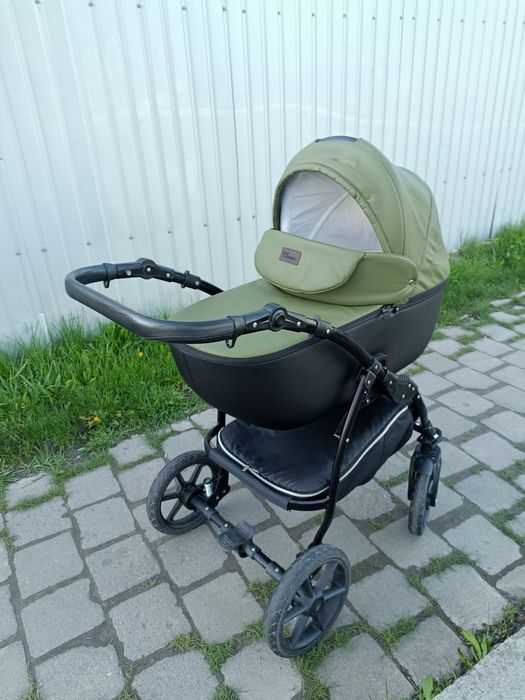 Продам коляску 2в1

Gold Classic

Колір: Оливково