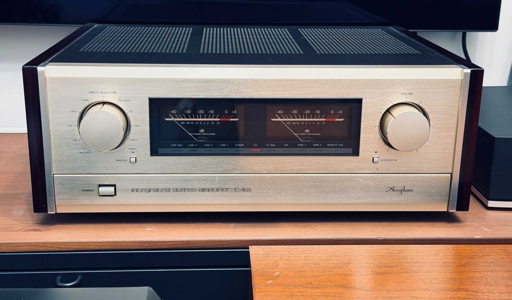 Accuphase E-405 — последний тёплый Accuphase до эпохи аналитики, 1989, 170 Вт пред+мощник | Япония, идеал 10 из 10, MM/MC, пульт