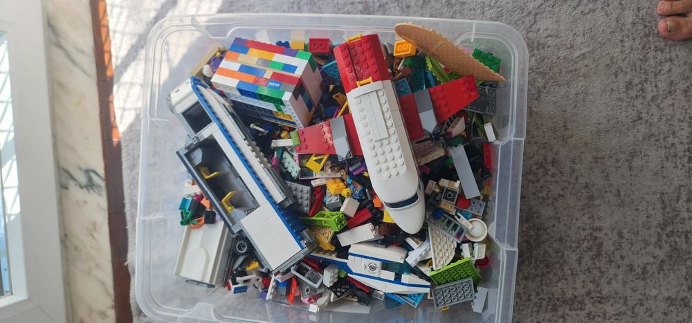 Caixa 25L com Lego