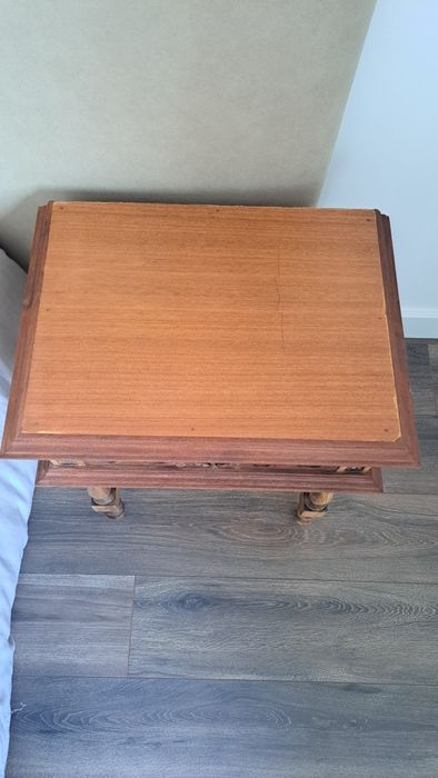 Vendo duas mesas de cabeceira