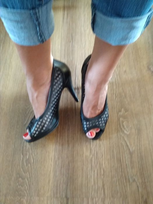 Piękne buty na szpilce.