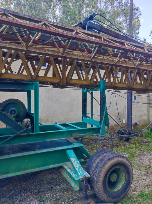 Grua Sigil  auto montante com 18 metros