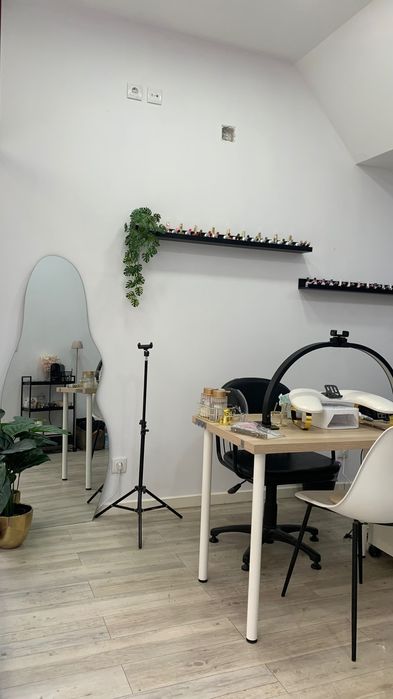 Alugo Mesa Manicure 180€