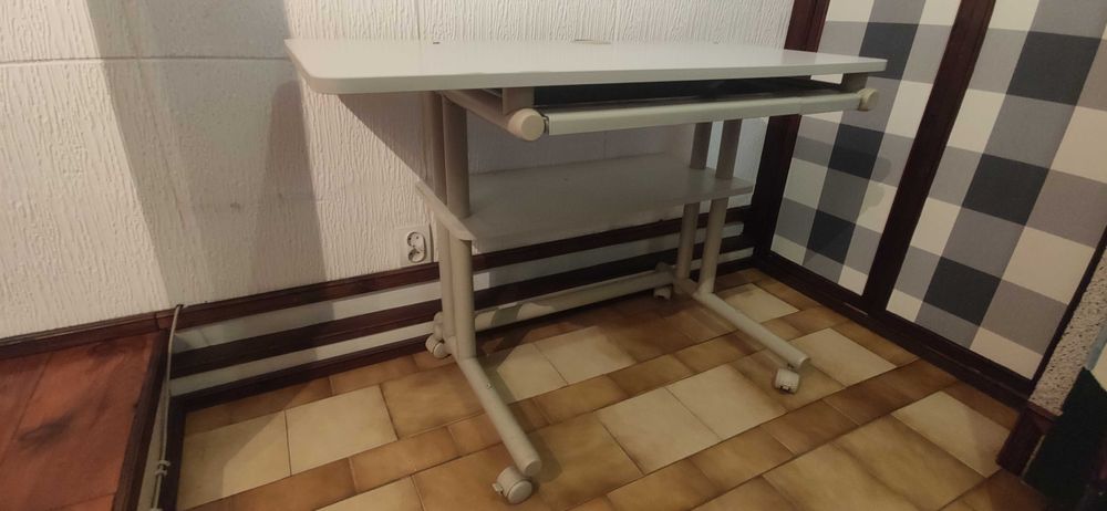 Sprzedam biurko komputerowe 99 cm