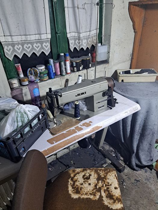 4 máquinas industriais de confecção